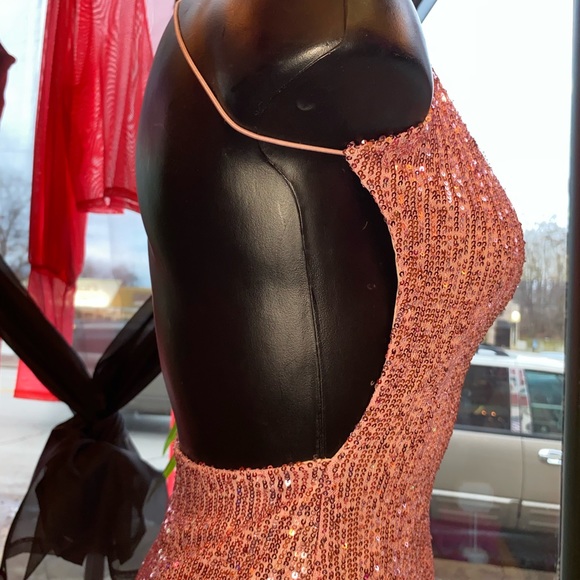 Sparkling Pink Dress backless - Picture 4 of 5